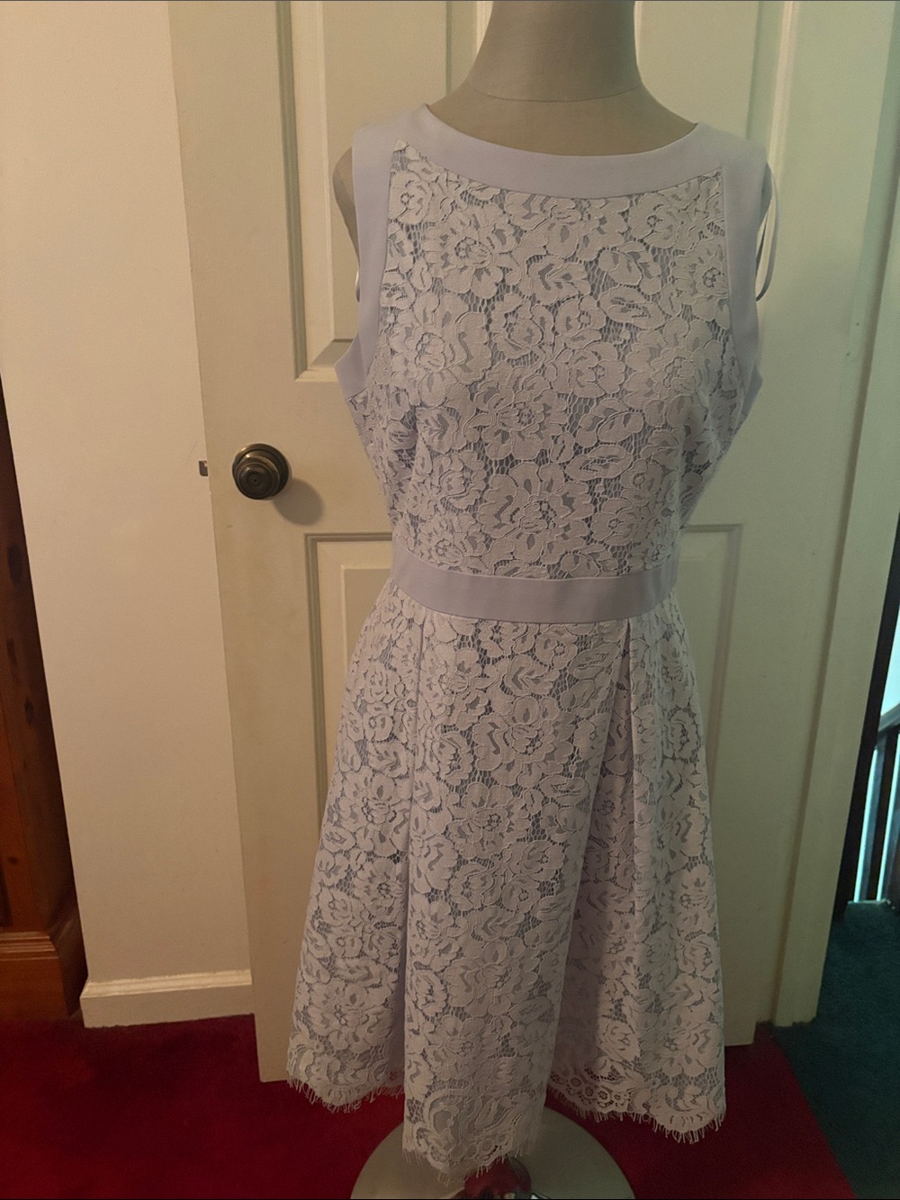Sleeveless Lace Midi Dress in Soft Lilac